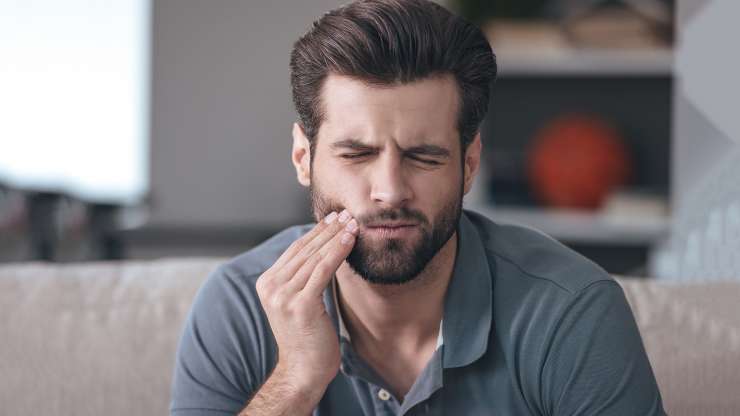 A ține cu dinții – și la propriu, și la figurat