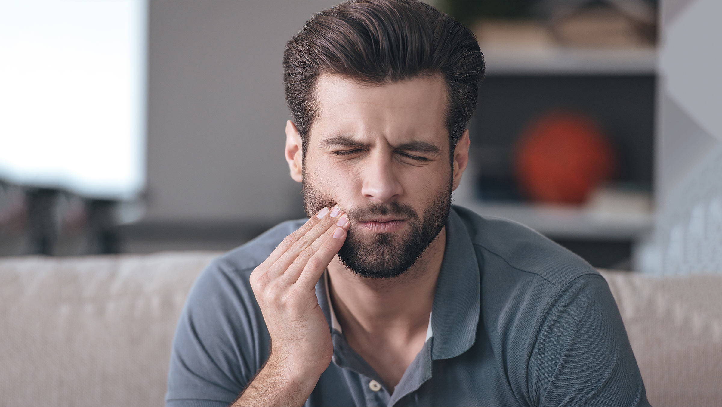 A ține cu dinții – și la propriu, și la figurat
